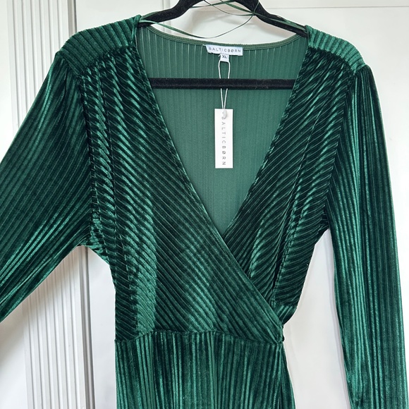 NWT Baltic Born Jada Ribbed Velvet Wrap Dress Emerald - Picture 4 of 11